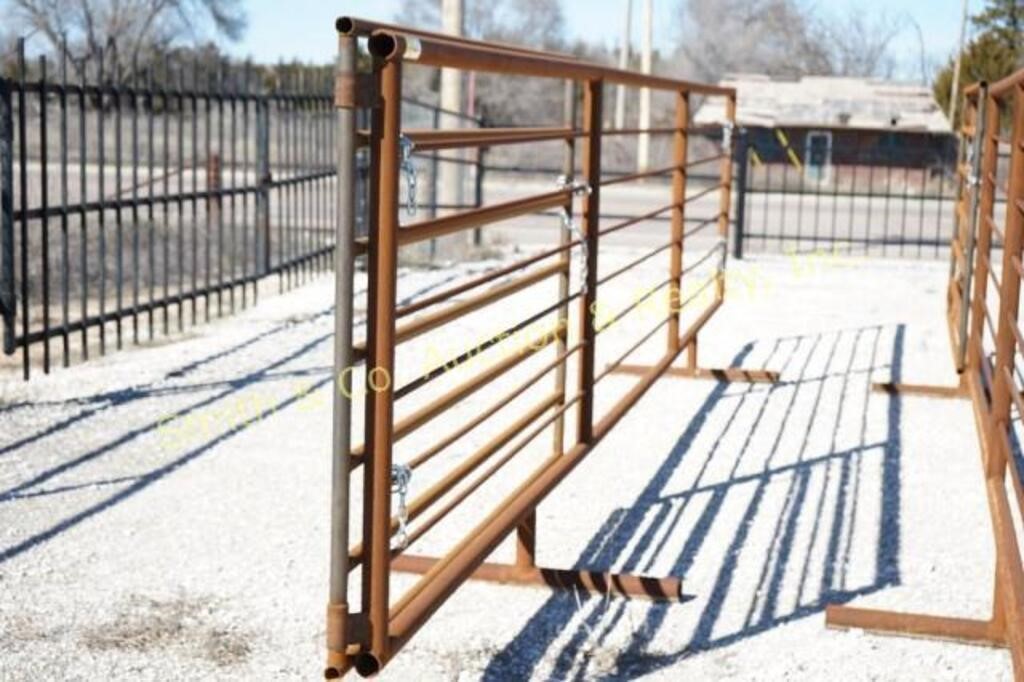 24' HD FREE STANDING CATTLE PANEL WITH 7'10" GATE