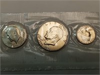 OF) Uncirculated 1976 silver bicentennial coin set