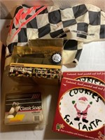 Miscellaneous vintage Christmas gifts