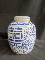 Vintage ceramic jar 8"W x 8”D x 10”H