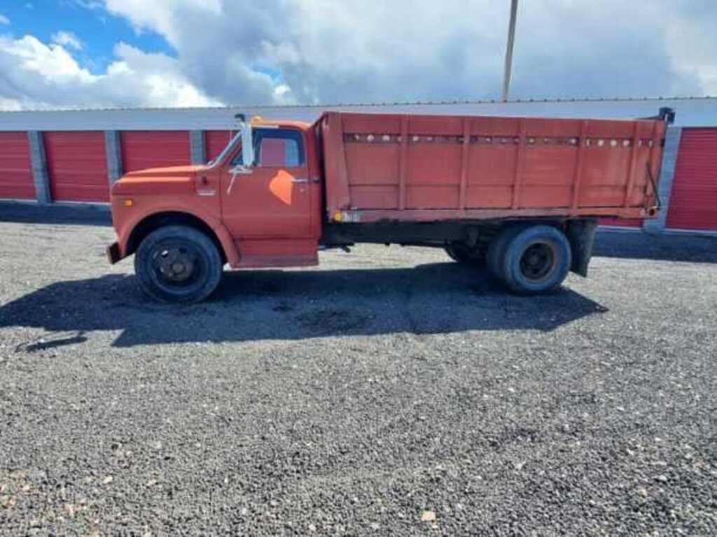 1971 GMC 2 Ton Dump Truck