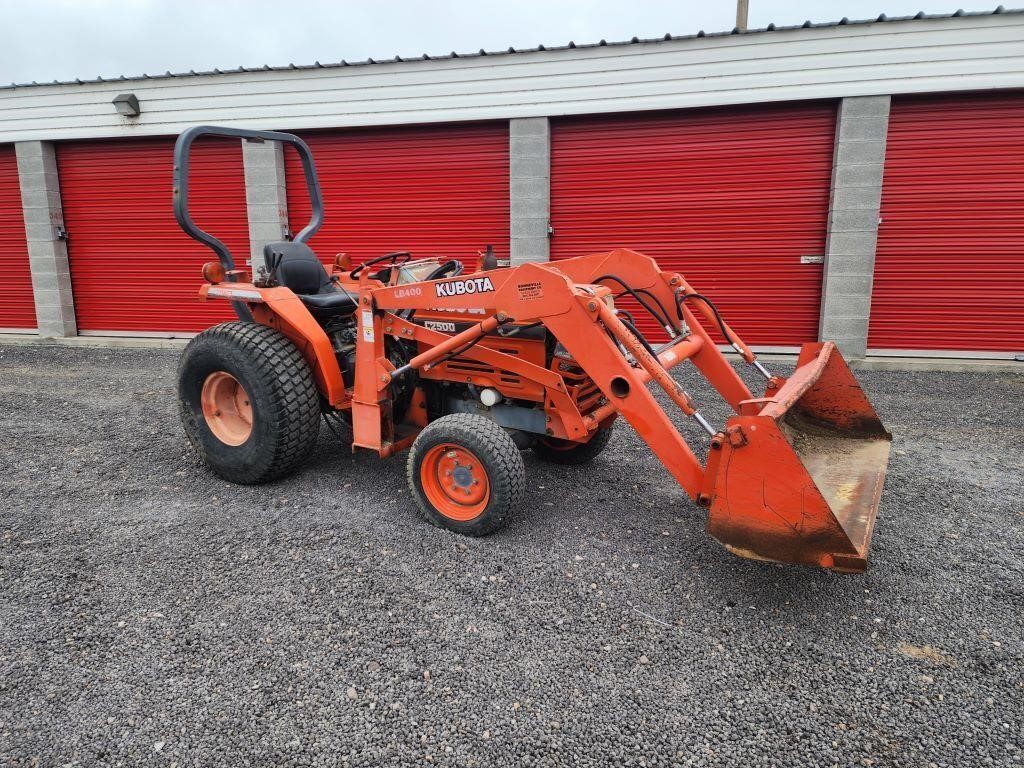 Kubota L2500 4WD Tractor w/Loader