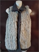 ELLE SMALL Gray  button snap, fur vest