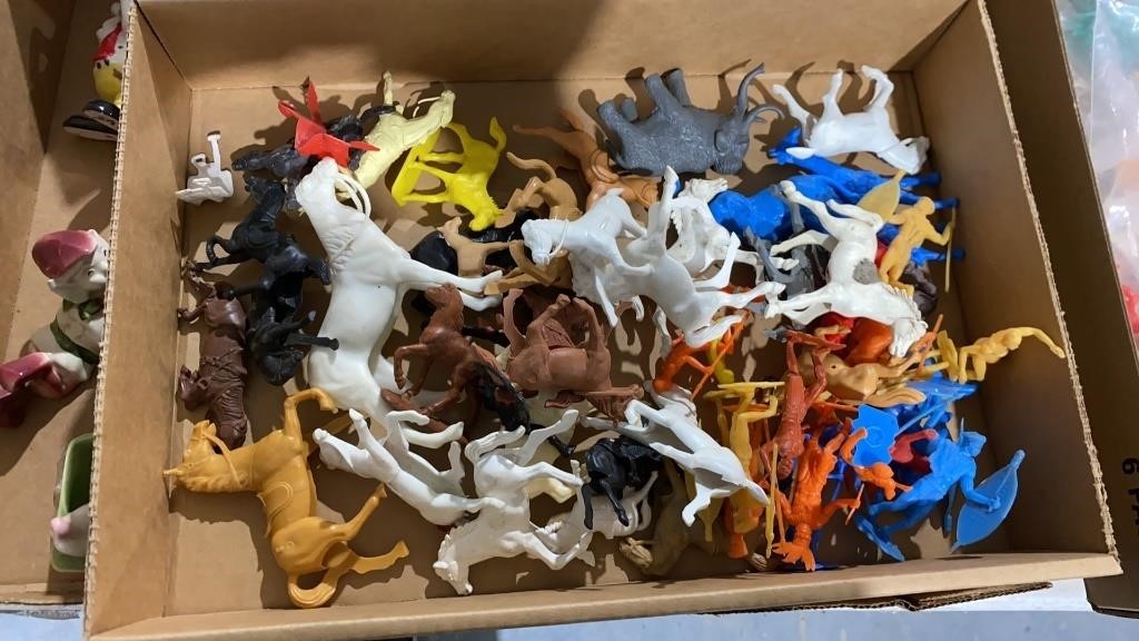 HUGE VINTAGE TOY COLLECTIBLES AND ODDITIES AUCTION