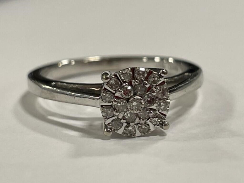 10kt White Gold Diamond Ring Size 3 1/4