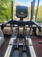 True Fitness Cross Trainer