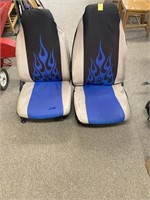 2 BUCKET SEATS