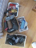 LOT OF READERS, SUNGLASES AND CASES