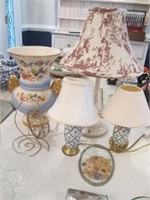 3 PC SMALL LAMPS, VASE, & TRINKETS