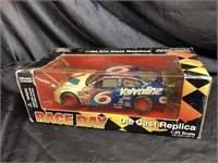 RACE DAY / 1:24 SCALE  DIE CAST REPLICA / NOS