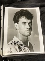 TOM HANKS / AUTOGRAPHED PHOTO