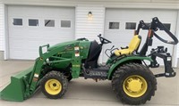 John Deere 2025R HST utility tractor