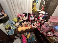 LARGE LOT OF PLUSH DISNEY CHARACTERS