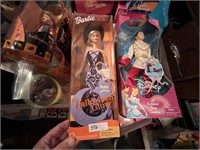 LOT OF HALLOWEEN BARBIE DOLLS AND OTHER DOLLS