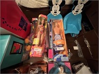 LOT OF BARBIE AND KEN DOLLS