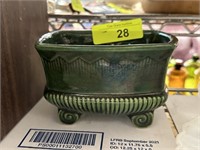 VG FOOTED POTTERY PLANTER