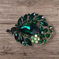 Gorgeous emerald color broach 3 inches x 2 inches