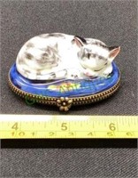 Limoges kitty cat porcelain trinket box    1908