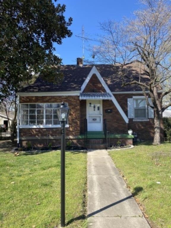 CHARMING 4 BED, 1 BATH BRICK HOME