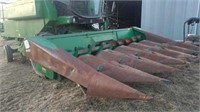 John Deere 643 corn head