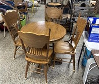 36"x30” Round Oak table and four chairs no ship