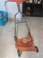 VTG BLACK & DECKER ELECTRIC MOWER DOES WORK