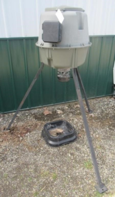 Moultrie automatic feeder.