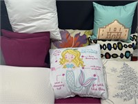 Decorative Pillows & Blanket