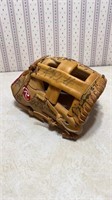 RAWLINGS HEART OF THE HIDE BASEBALL GLOVE