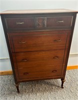 ANTIQ DRESSER 4 DRAWER SOLID WOOD ON CASTERS