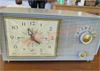 Vintage MCM RCA Victor deluxe radio