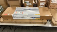1 LOT (1) COMMERCIAL ELECTRIC 4FT LED CHANGING