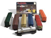 LIONEL Crossing Gate and Signal, Train Cars