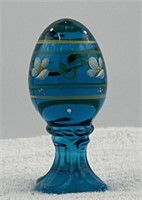 Perry winkle blue Fenton egg signed D. Robinson