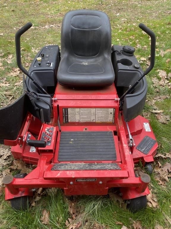 Snapper 400z commercial Zero turn mower. 345