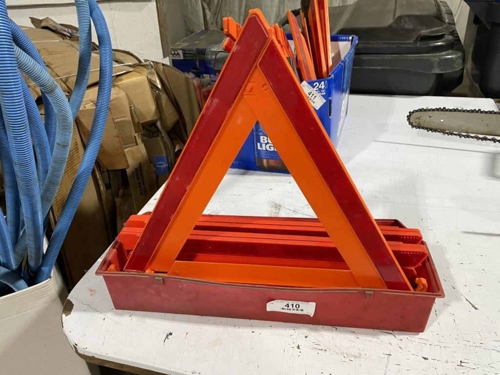 3 ROAD HAZARD TRIANGLES W/CASE