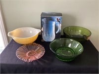 Pyrex and assorted glassware