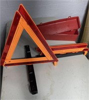 2 Safety Triangles with case