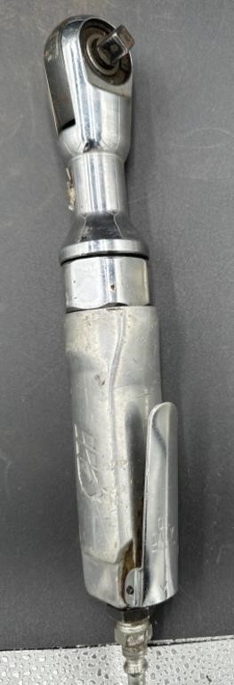 Pneumatic wrench