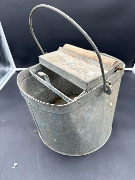 Metal mop bucket deluxe