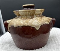 Brown bean pot with lid