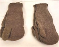2 Pairs of U.S. Military WWII Trigger Mittens