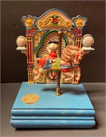 Willets Peanuts Playground Lucy Carousel Music Box