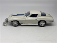 ERTL 1967 CORVETTER 1:18 SCALE AS IS