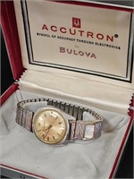 Bulova Accutron w/Key Calendar Band, runs