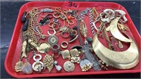 TRAY OF ASST COSTUME JEWELRY
