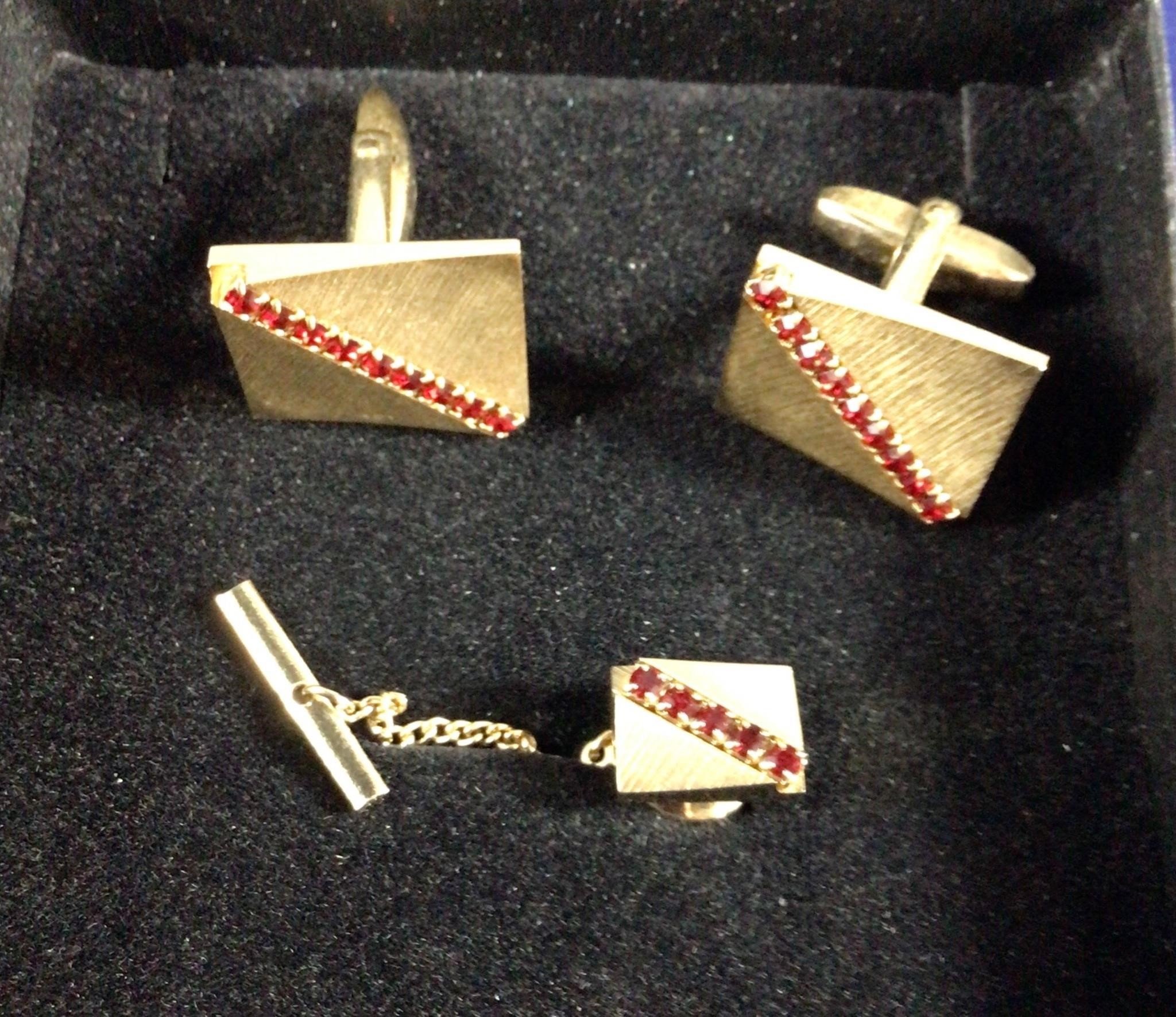 Beautiful Gold & Ruby Tie tac and cuff links