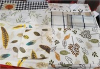 43 - NEW WMC MIXED LOT OF TABLE LINENS (F168)