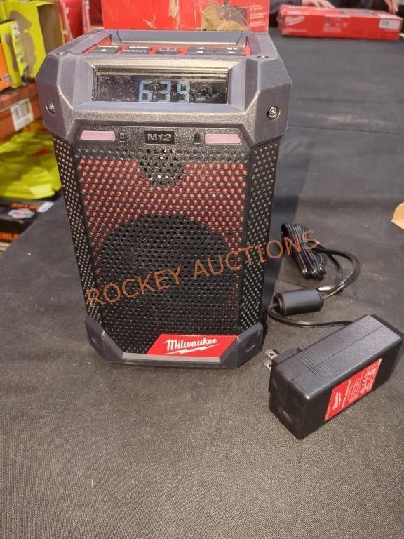 Milwaukee Cordless Bluetooth/AM/FM Jobsite Radio