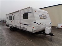 2010 32' T/A Trail Runner Travel Trailer